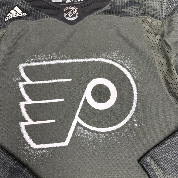 EUC Men's PHILADELPHIA FLYERS Military Appreciation Carter Hart Jersey | Size 44 - Picture 10 of 14